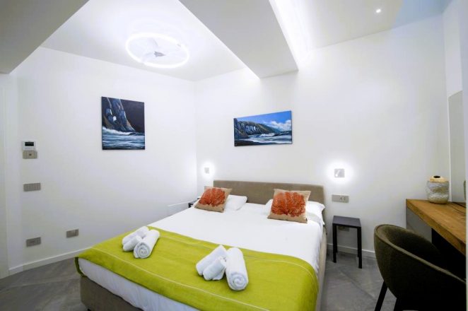9d Amalfi Coast Getaway Bedroom4