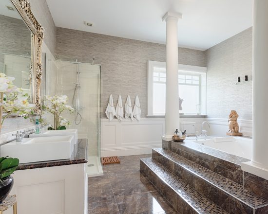 Birchwood Estate Main Bathroom