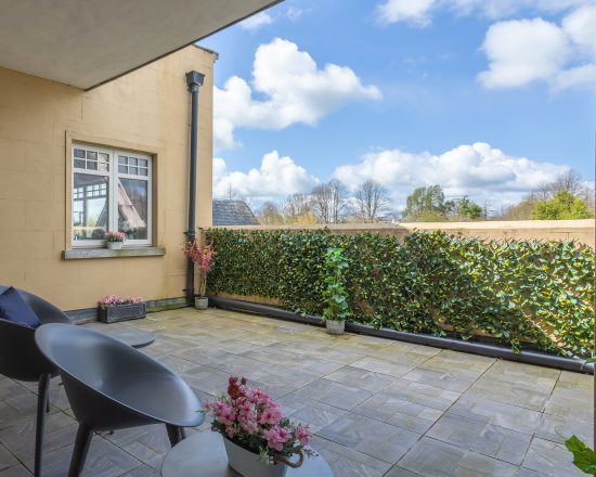 Birchwood Estate Patio with Espalier Wall