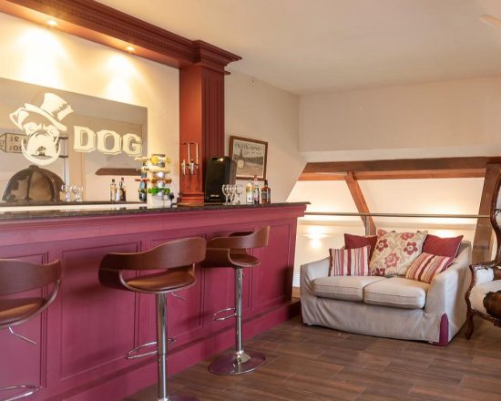 Birchwood Estate Bar and Lounge Area