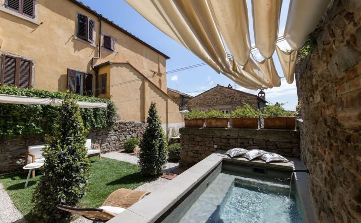 Private two-level Italian garden showing the outdoor hydromassage jet tub