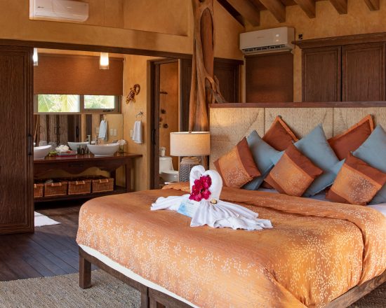 Casa de Sofia bedroom with en suite bathroom