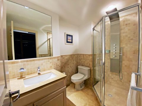 Sint-Maarten-Bathroom