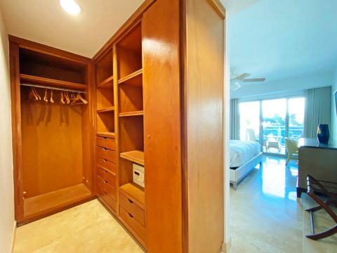 Sint-Maarten-Closet